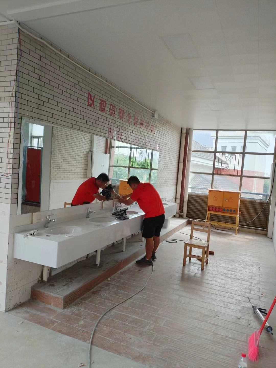 學校玻璃鏡定制